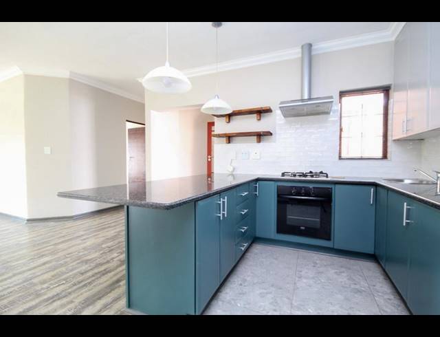 3 BEDROOM TOWNHOUSE FOR SALE IN THATCHFIELD